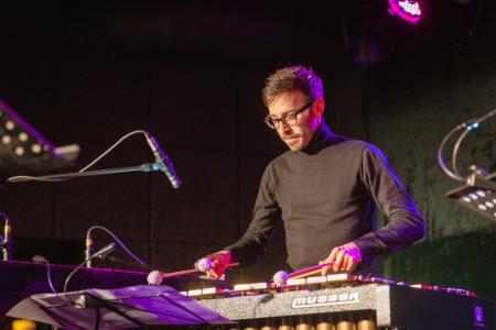 Južnokorejska izvajalka June Yun v KMKC Kompleks